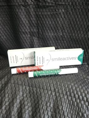 Smileactives Teeth Whitening Gel Pens in Peppermint and Spearmint